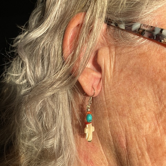 Santa Domingo mother of pearl cross, turquoise nugget, coral earrings - Picture 4 of 5